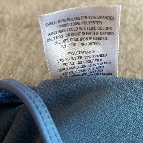 Mossimo triangle size Medium blue ribbed bikini top. {1077} - Picture 4 of 6